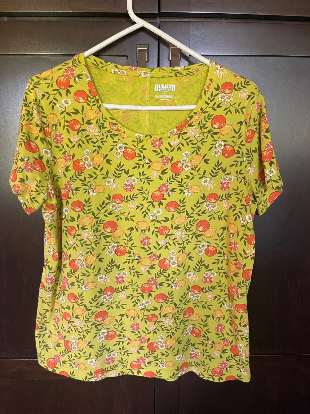 Duluth Trading Co Lime Green Citrus Print Lightweight Tee. EUC, size Large.
